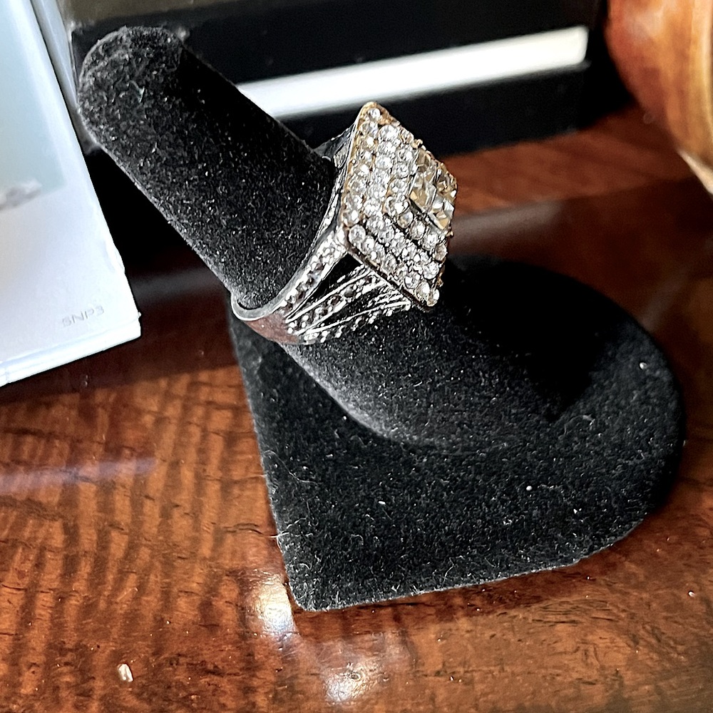 Magnificent ladies Diamond like ring.